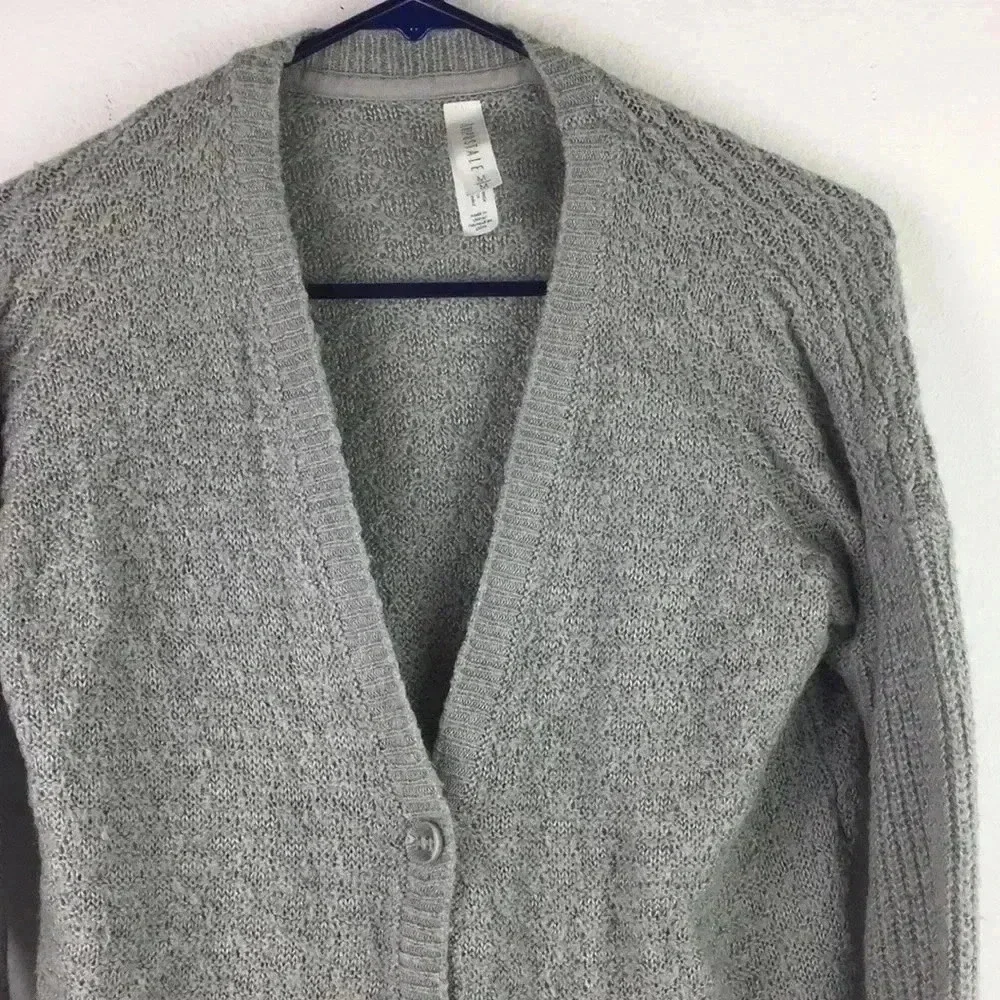 Aeropostale Cardigan Size Medium 100% Acrylic